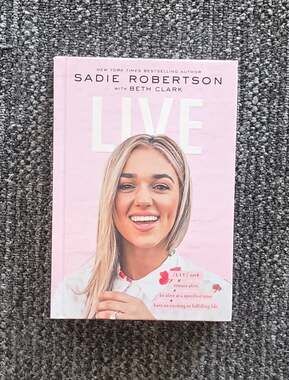 LIVE A Hardback book by Sadie Robertson